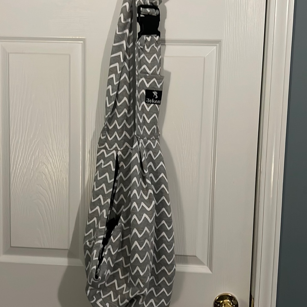 Jekeno chevron pet carrier. Perfect hands free carrying for pups and cats!
